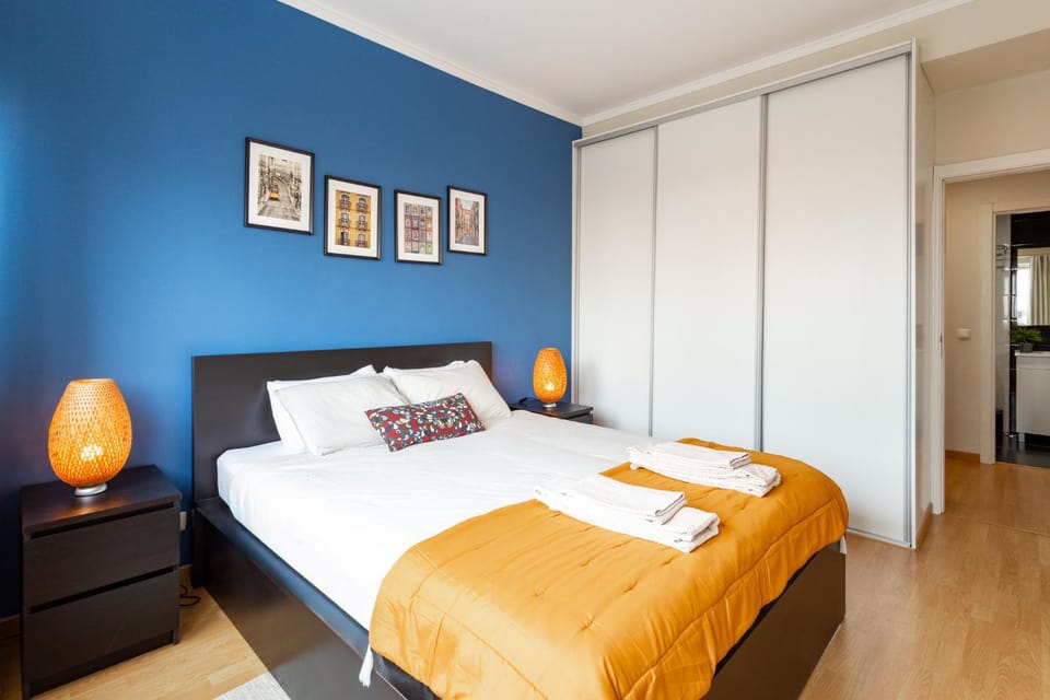 Bed, Photo of the whole room, Bedroom, towels, wardrobe