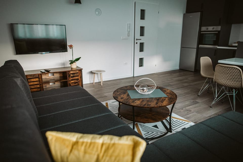 TV and multimedia, Kitchen or kitchenette, Living room, Seating area, Dining area