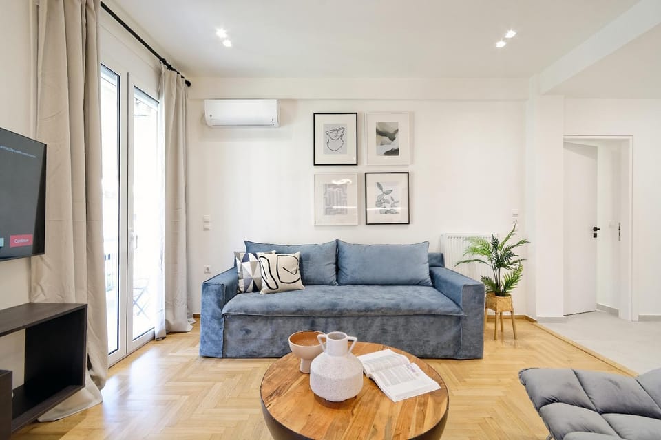 TV and multimedia, Living room, Seating area, air conditioner