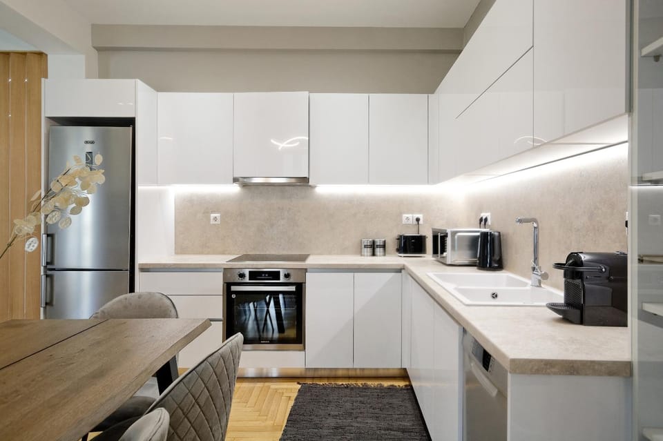 Coffee/tea facilities, Kitchen or kitchenette, Dining area, dishwasher, minibar, pet friendly, stove, toaster