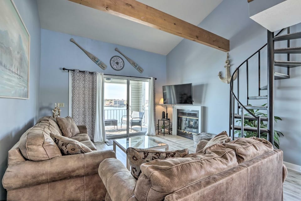 Lakefront Retreat: Prime Osage Beach Location! House in Osage Beach