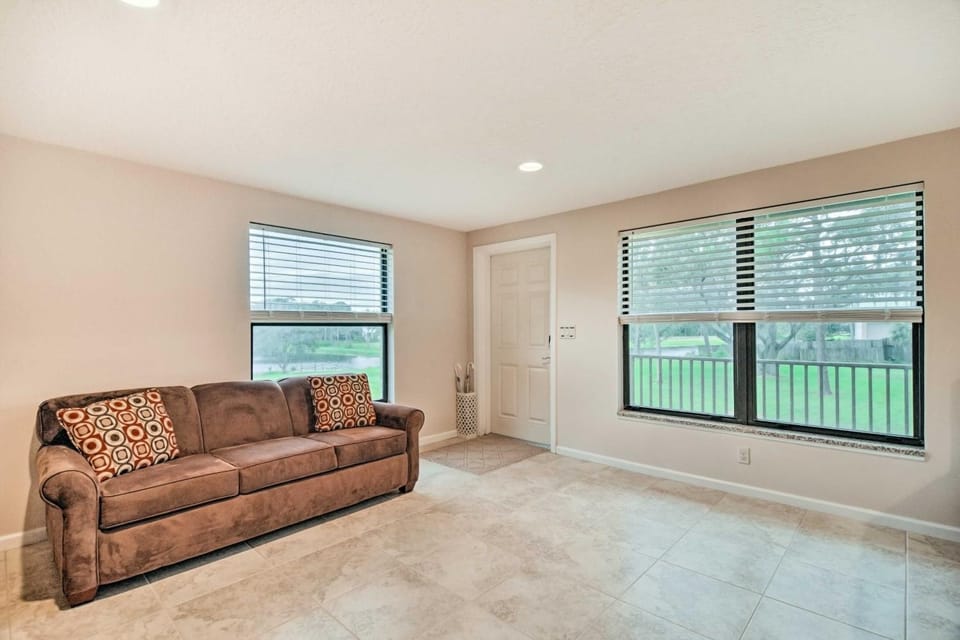 On-Site Pond: Sleek Largo Studio < 7 Mi to Beach! Apartment in Seminole