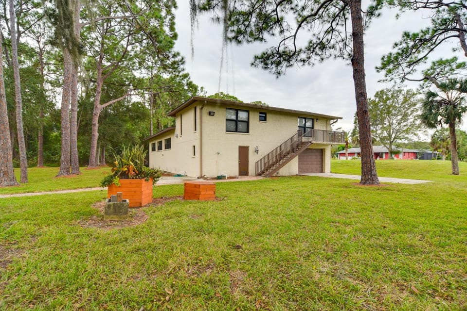 On-Site Pond: Sleek Largo Studio < 7 Mi to Beach! Apartment in Seminole