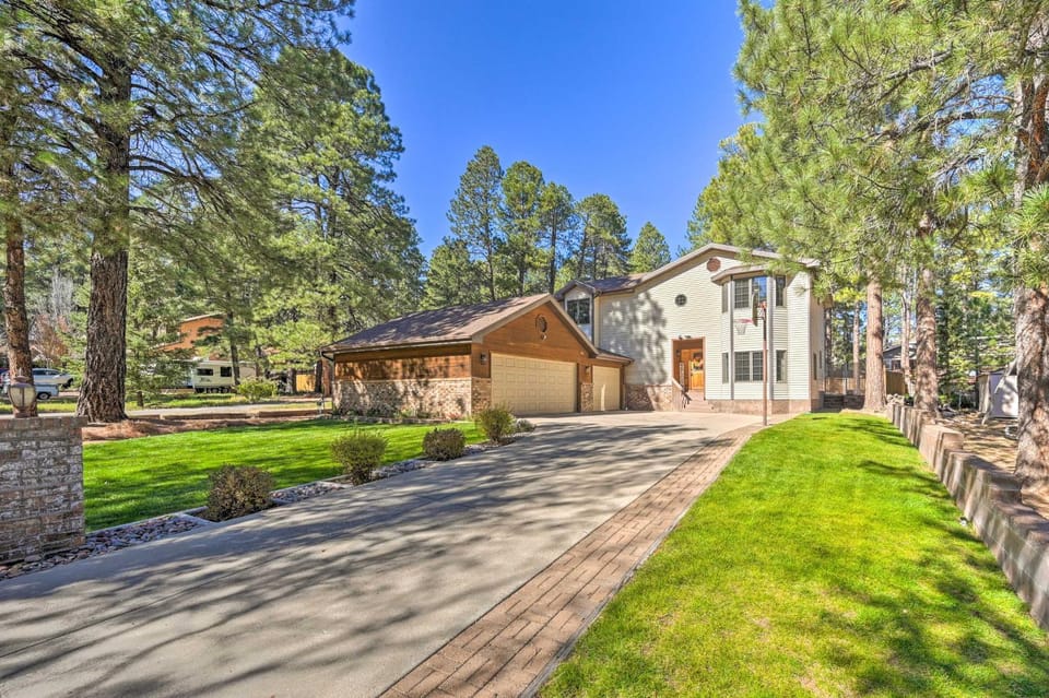 Spacious Flagstaff Home w/ Hot Tub & Grill! House in Flagstaff