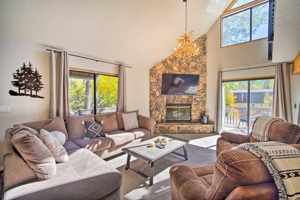 Sunny Home with Deck Less Than Half Mi to Bear Mtn Ski! House in Big Bear