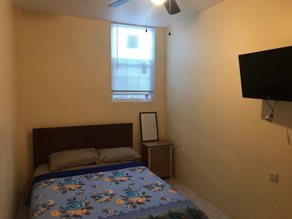 Bed, TV and multimedia, Bedroom