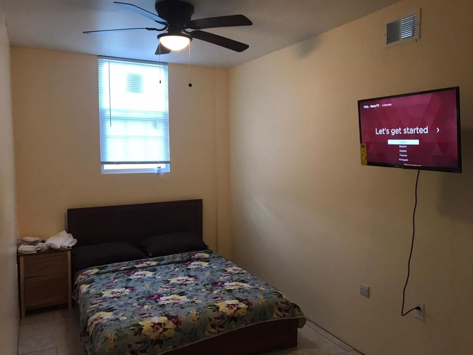 Bed, TV and multimedia, Bedroom, fireplace