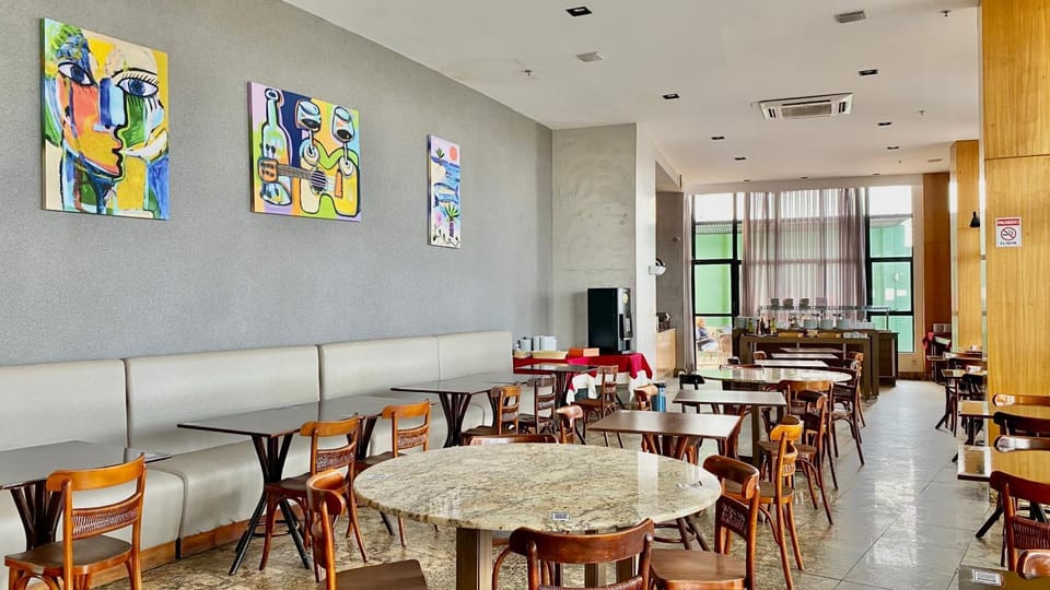Property building, Restaurant/places to eat, Dining area, Breakfast