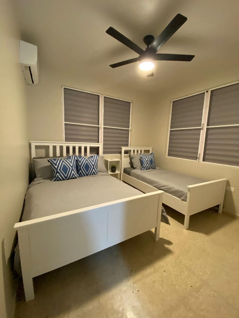Bed, Photo of the whole room, Bedroom, fireplace