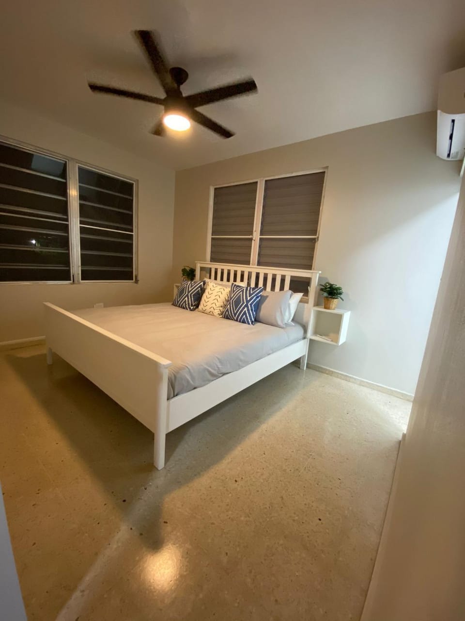 Bed, Photo of the whole room, Bedroom, fireplace