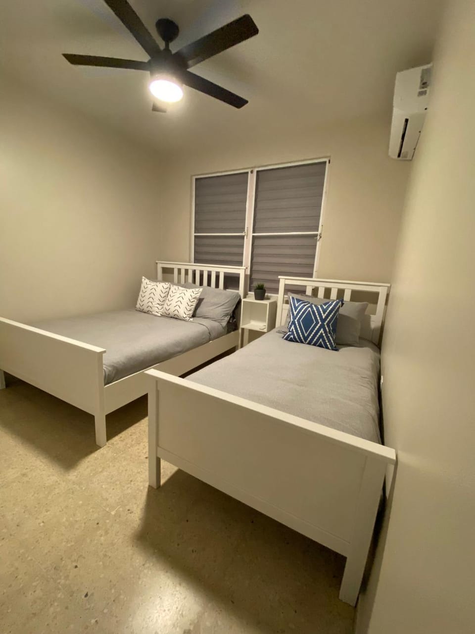 Bed, Photo of the whole room, Bedroom, fireplace