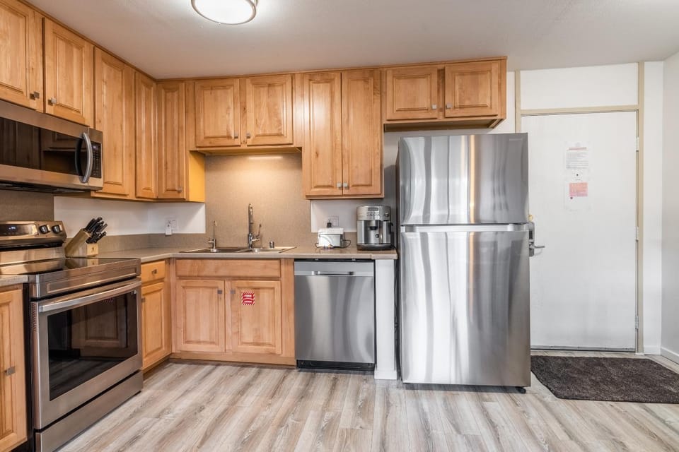 Summit #256 - Top Floor Summit 1 Bedrm 1 Bathrm Condo Just steps too Little Eagle Lodge Sleeps 4 Apartment in Mammoth Lakes