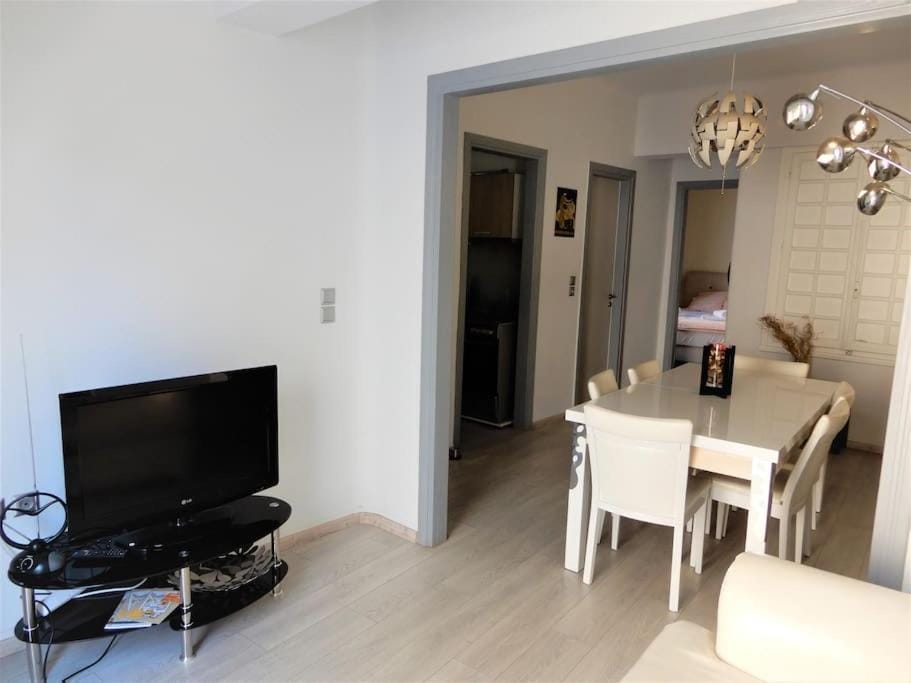A-07! 2' walk 2 Acropolis Museum! 2BR-Sunny terrace! Extra fees for 2nd room Apartment in Athens
