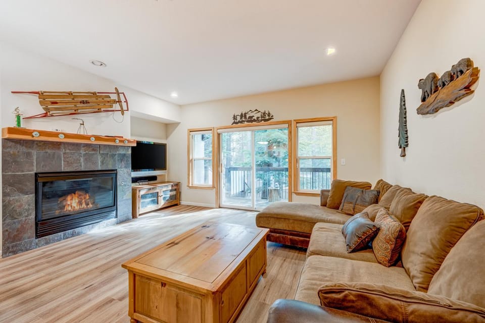 Tavern Inn #39 Apartment in Palisades Tahoe (Olympic Valley)