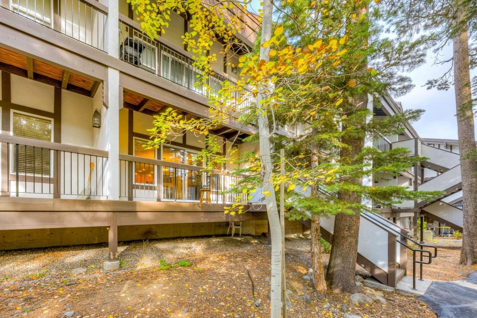 Tavern Inn #39 Apartment in Palisades Tahoe (Olympic Valley)