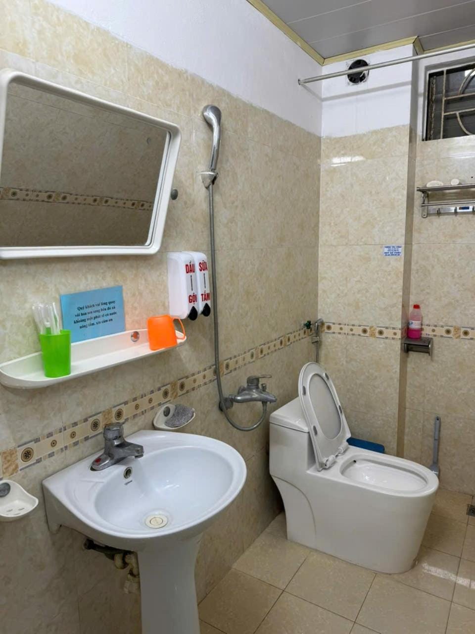 Nhà Nghỉ Đông Phương Hotel in Laos