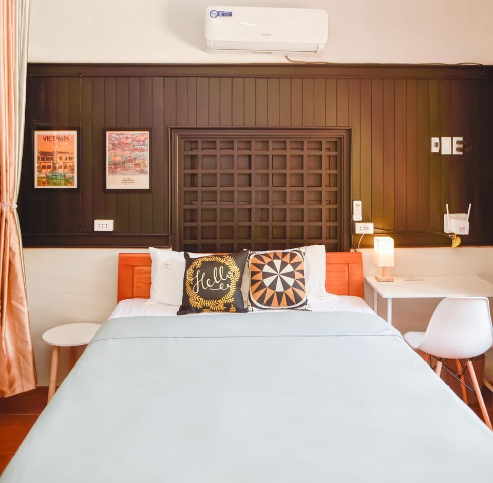 Bed, Photo of the whole room, Bedroom, air conditioner