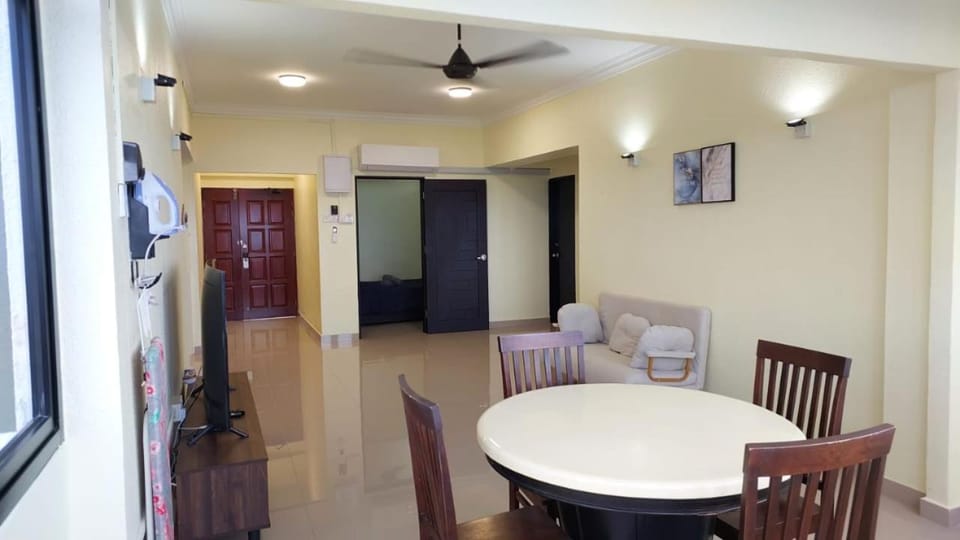 Batu Ferringhi Luxury Seaview Suite - 3Br Apartment in Batu Ferringhi, Penang, Malaysia