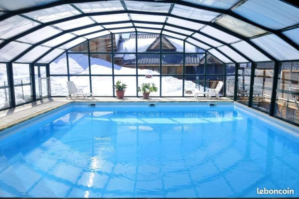 Swimming pool, Swimming pool