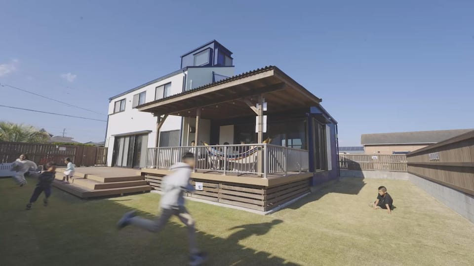 Property building, Day, People, Children play ground, Garden, Balcony/Terrace, group of guests
