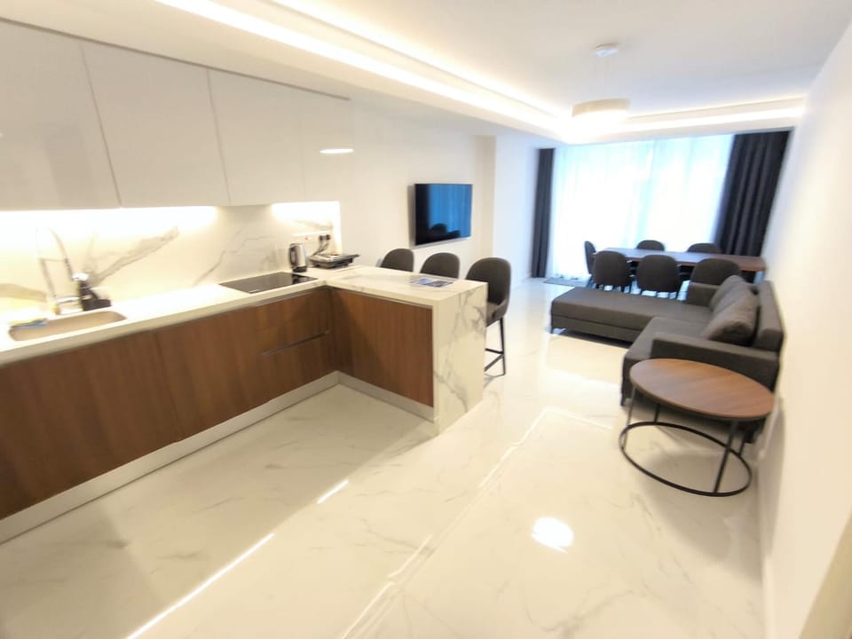 Grand Sapphire Luxury 2BR Direct Pool Access E1 Apartment in Famagusta District