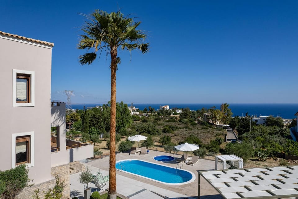 Property building, Day, Natural landscape, Pool view, Sea view, Swimming pool, sunbed