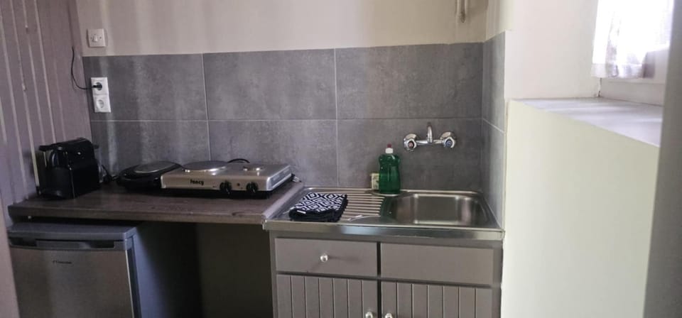 Coffee/tea facilities, stove, toaster