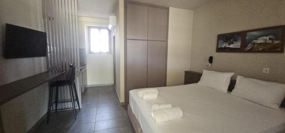 TV and multimedia, Photo of the whole room, Bedroom