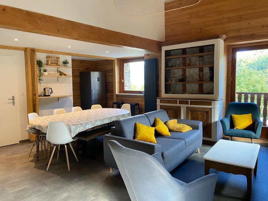 Living room, Dining area