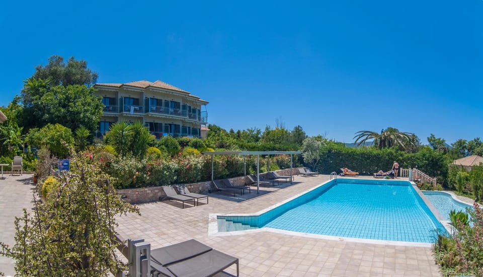 Property building, Day, Garden, Pool view, Swimming pool, sunbed