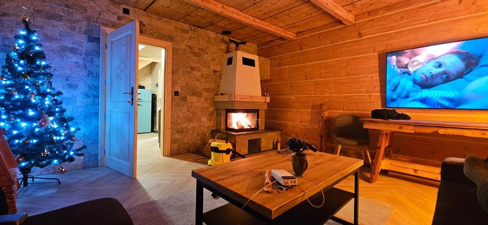 Łobrotno Gaździna Bukowina Tatrzańska - góralska chałupa z jacuzzi Chalet in Lesser Poland Voivodeship
