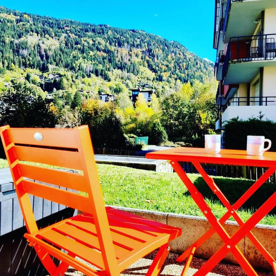 View (from property/room), Balcony/Terrace, Dining area, Mountain view
