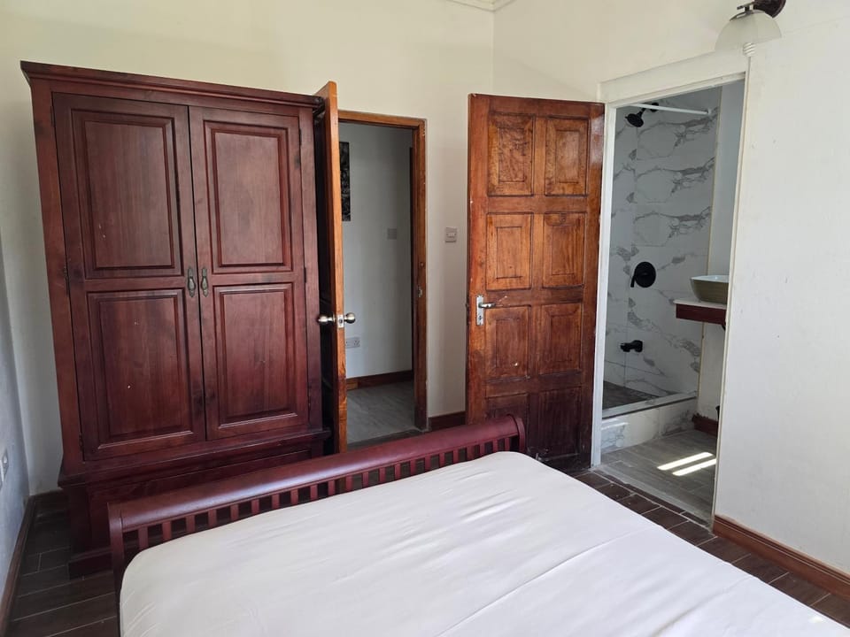 Bed, Bathroom, Bedroom, wardrobe