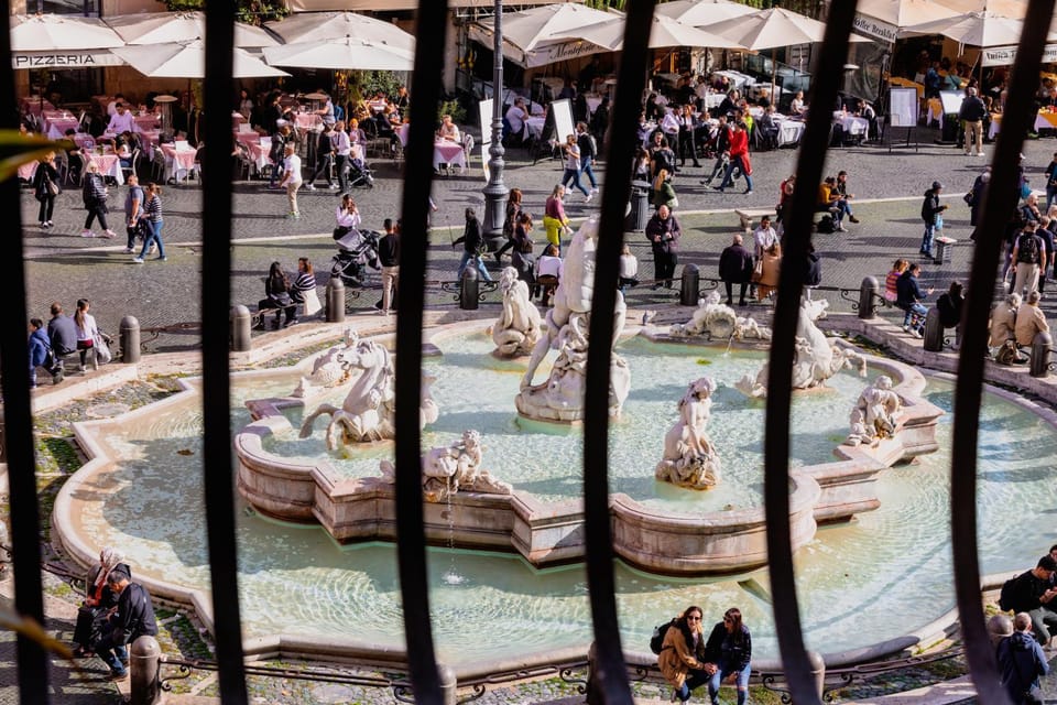 Nearby landmark, Day, People, City view, Location, group of guests