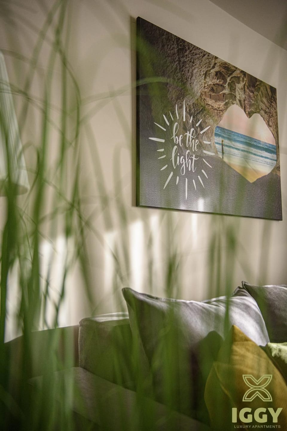 Communal lounge/ TV room, Bed, TV and multimedia, Decorative detail, locker, air conditioner