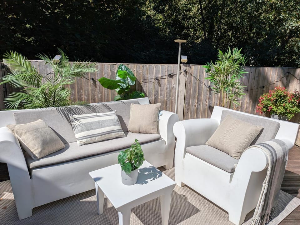 Bijou Coastal Apartment in Polperro With Hot Tub, Onsite Parking 5 min Downhill Walk To Village House in Polperro