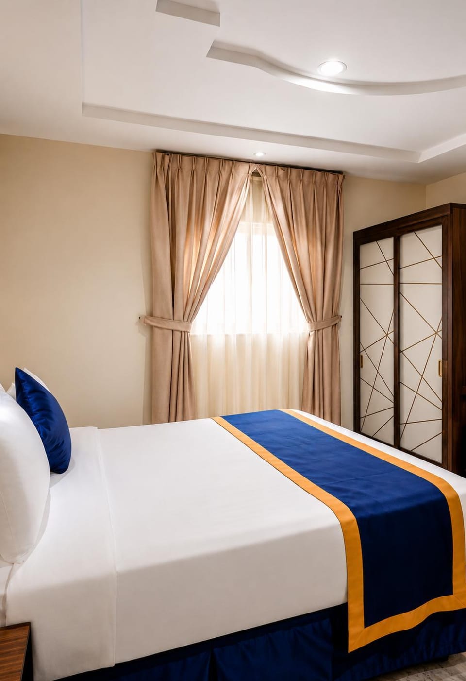 Bed, Bathroom, View (from property/room), View (from property/room), Photo of the whole room, Bedroom, City view, Quiet street view, wardrobe