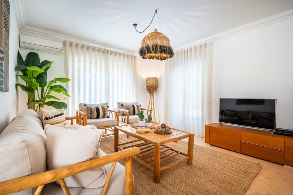 Communal lounge/ TV room, TV and multimedia, Living room
