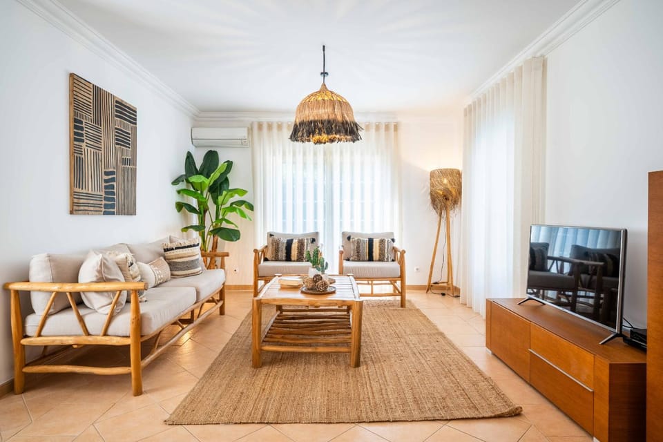 Communal lounge/ TV room, TV and multimedia, Living room