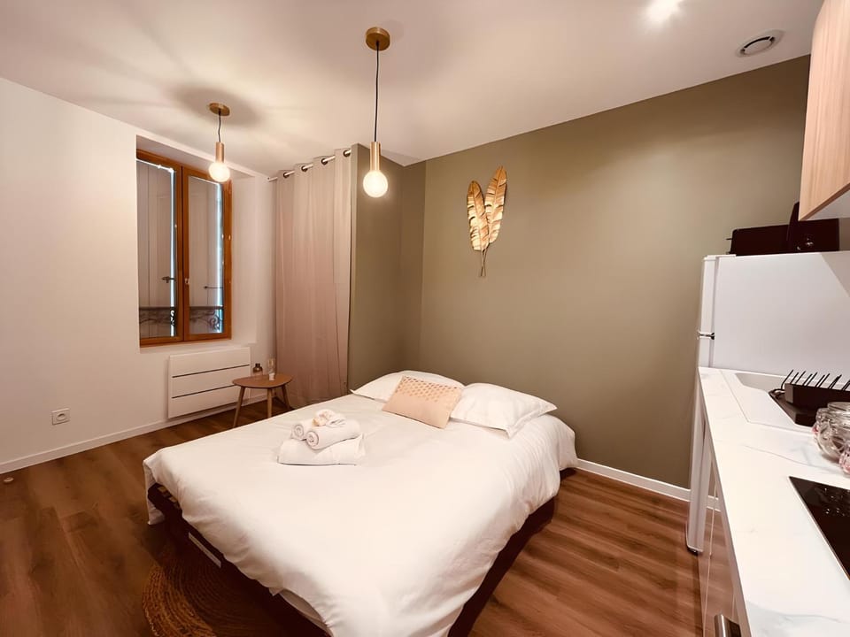 Bed, Living room, kitchen