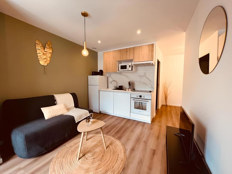 Kitchen or kitchenette, Living room, Seating area, oven, pet friendly