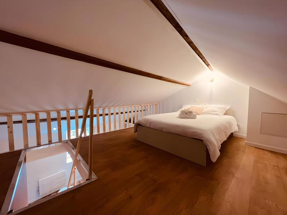 Bed, Photo of the whole room, Bedroom