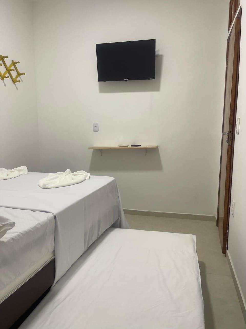 Bed, TV and multimedia, Bedroom