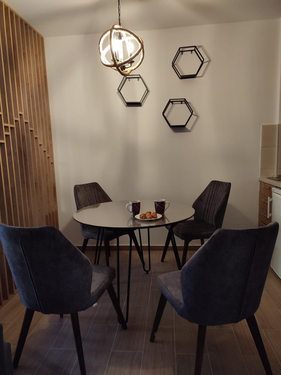 Seating area, Dining area