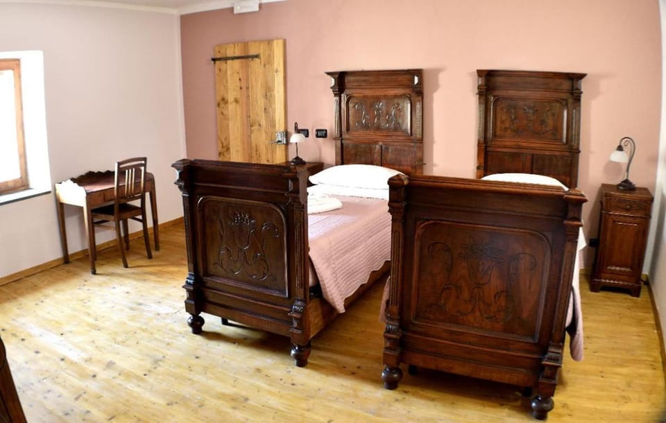 Bed, Bedroom, Breakfast, wardrobe