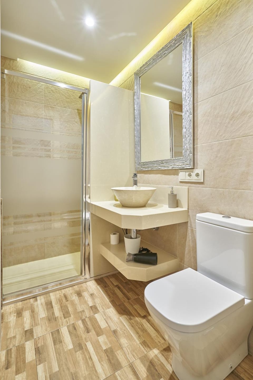 Toilet, Bathroom, towels