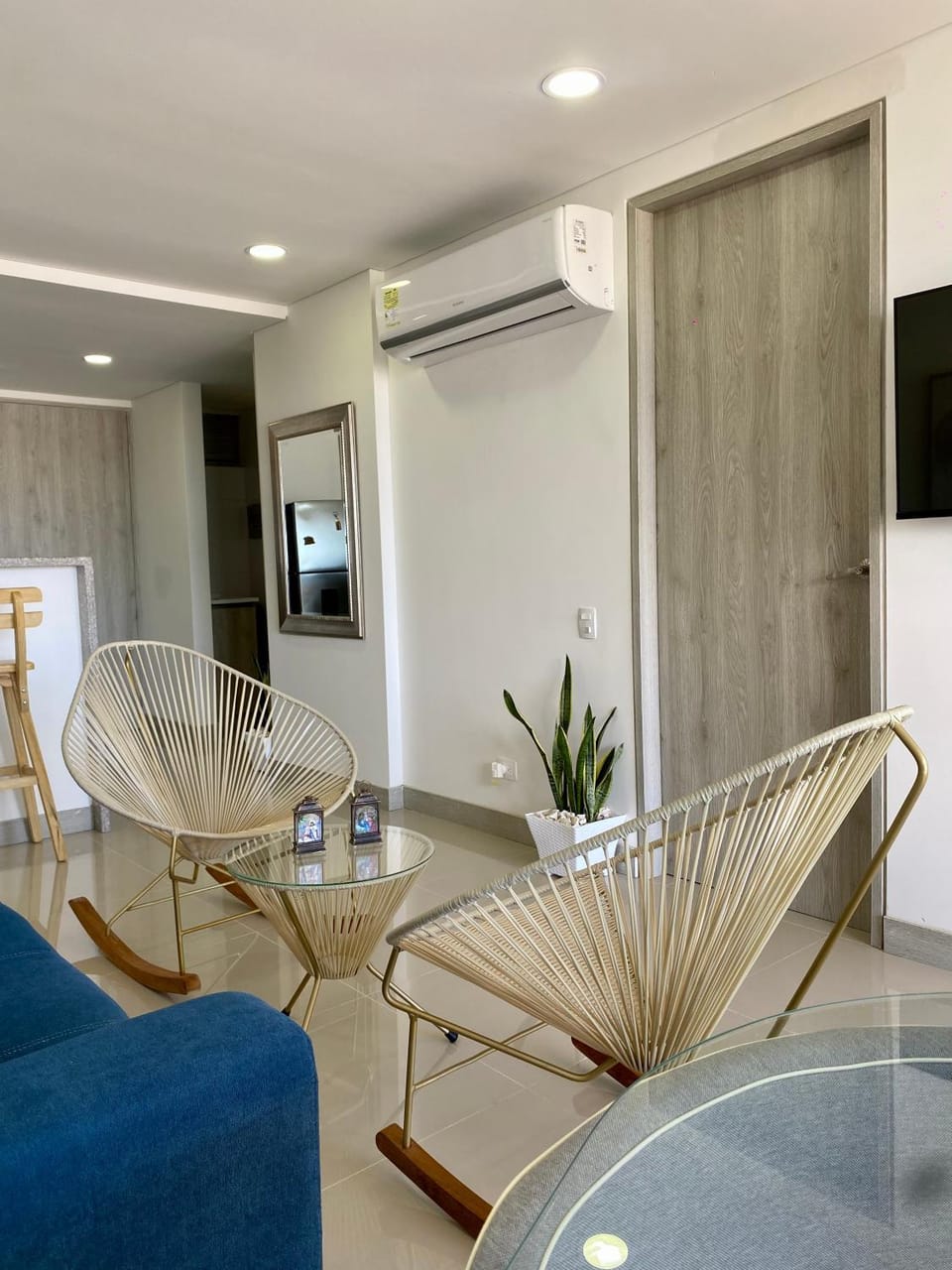 TV and multimedia, Living room, Seating area, air conditioner