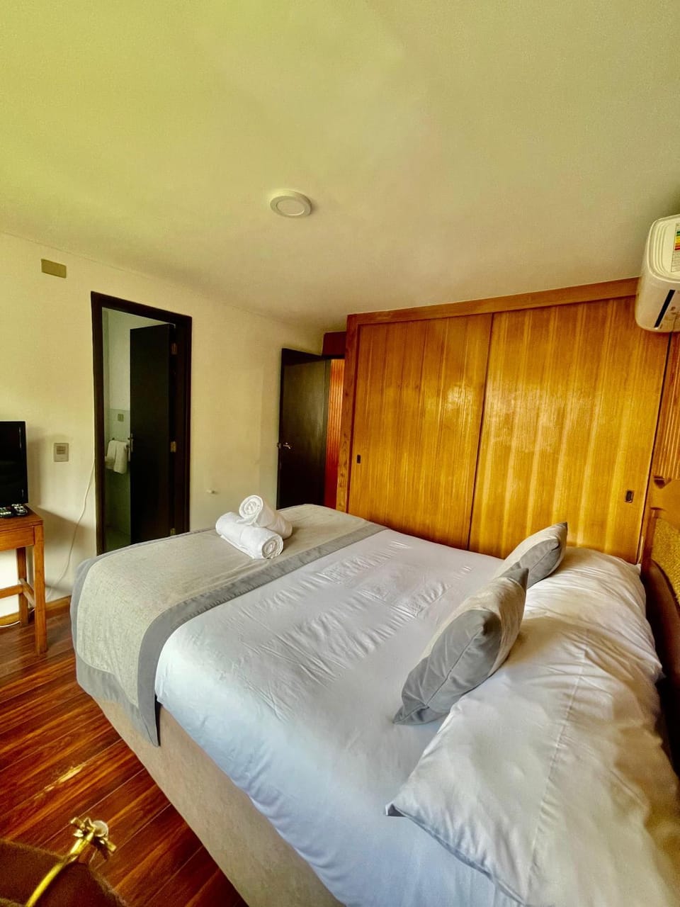 Bed, Photo of the whole room