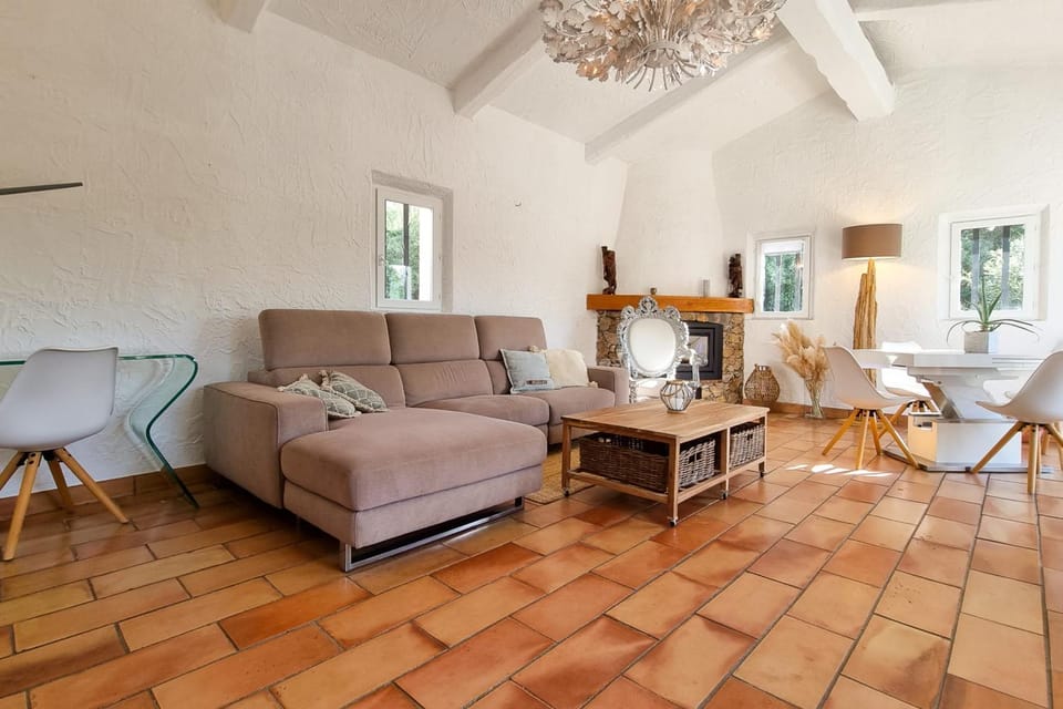 La Dolce Villa 11 sleeps Pool & Landscaped Garden Villa in Mandelieu-La Napoule