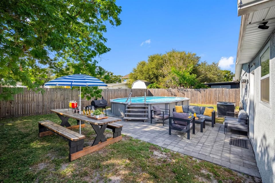 Family-Friendly Tampa Home with FREE Heated Pool House in Tampa